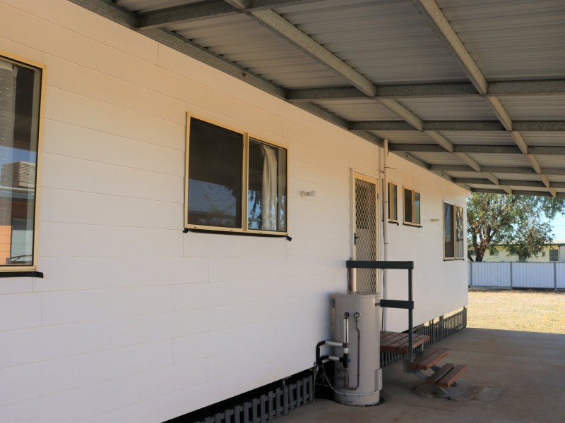 17 Alex Parade, Roma QLD 4455