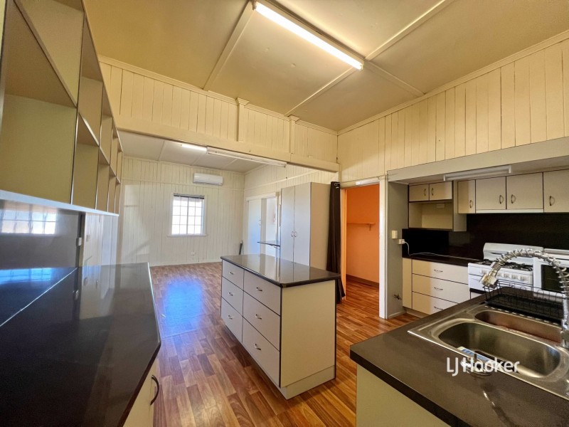 101 Arthur Street, Roma QLD 4455