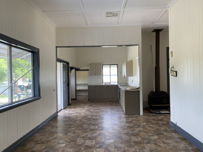 10 Liverpool Street, Mitchell QLD 4465