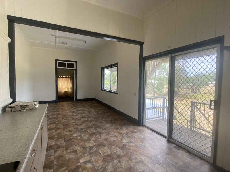 10 Liverpool Street, Mitchell QLD 4465