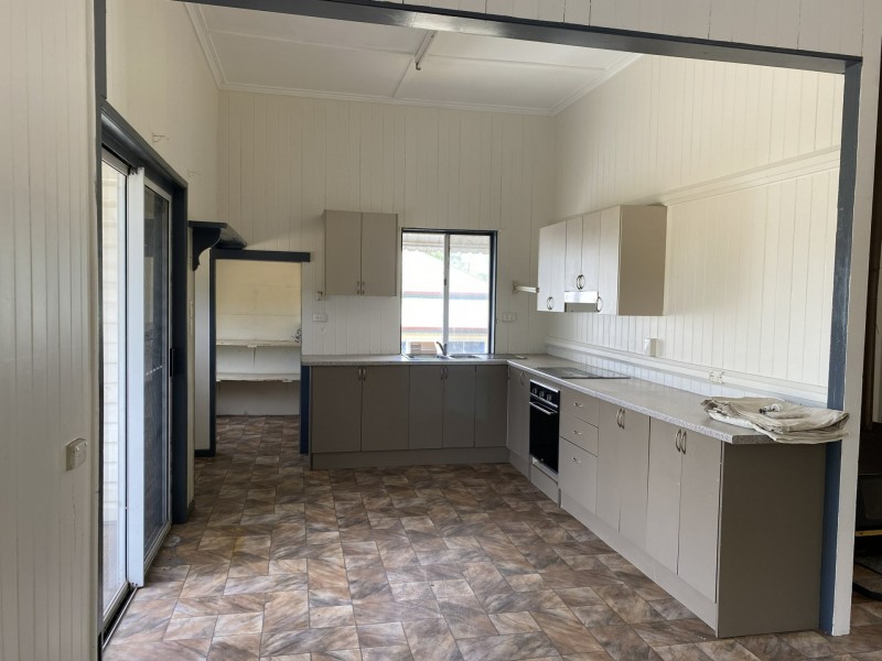 10 Liverpool Street, Mitchell QLD 4465