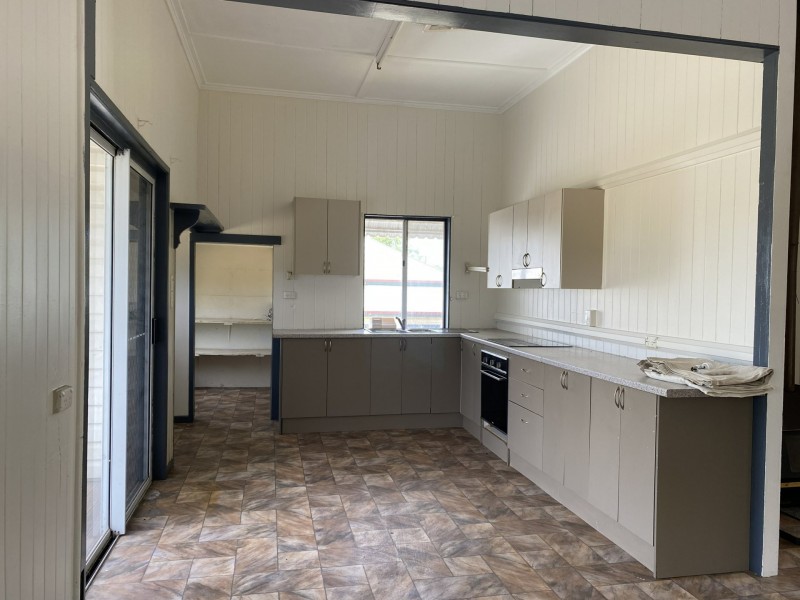 10 Liverpool Street, Mitchell QLD 4465