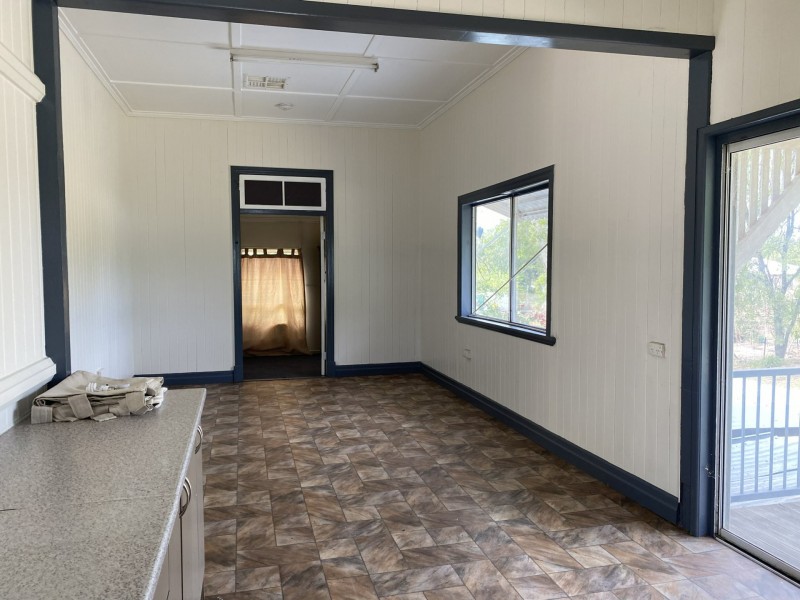 10 Liverpool Street, Mitchell QLD 4465