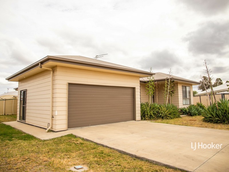 15 Lockyer Crescent, Roma QLD 4455
