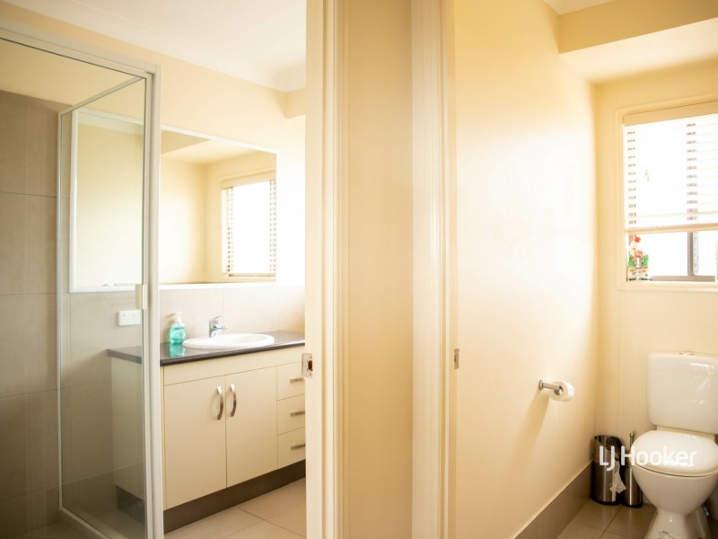 15 Lockyer Crescent, Roma QLD 4455