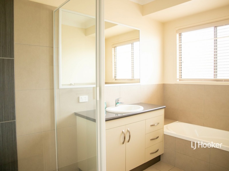 15 Lockyer Crescent, Roma QLD 4455