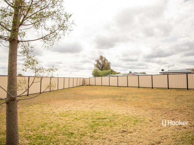 15 Lockyer Crescent, Roma QLD 4455