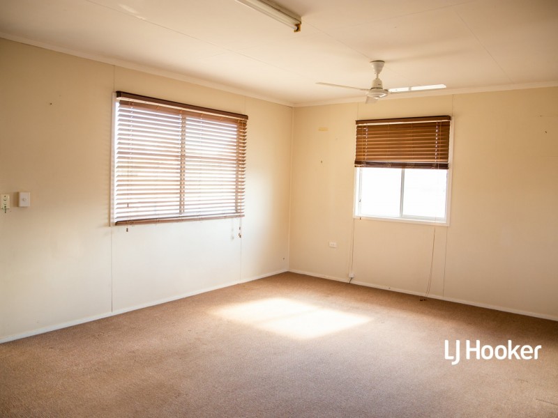 2 Holland Street, Roma QLD 4455
