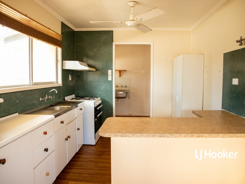 2 Holland Street, Roma QLD 4455