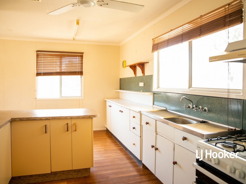2 Holland Street, Roma QLD 4455