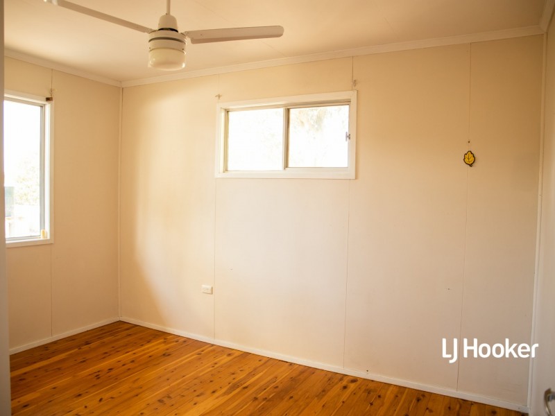 2 Holland Street, Roma QLD 4455