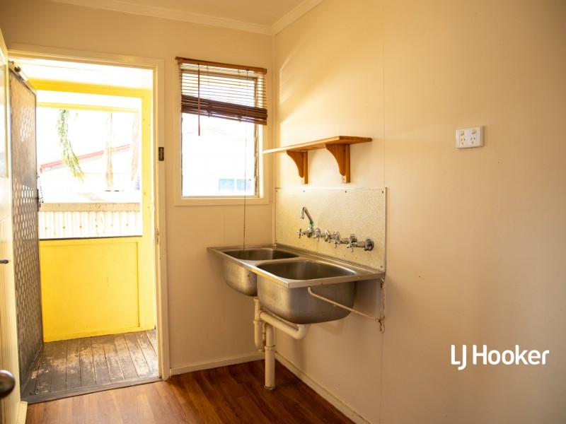 2 Holland Street, Roma QLD 4455
