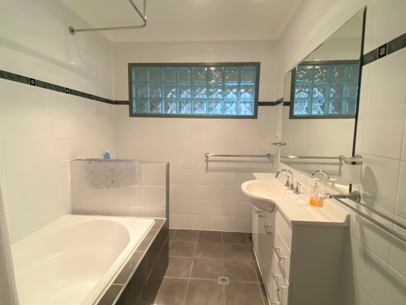 2 Luff Street, Roma QLD 4455