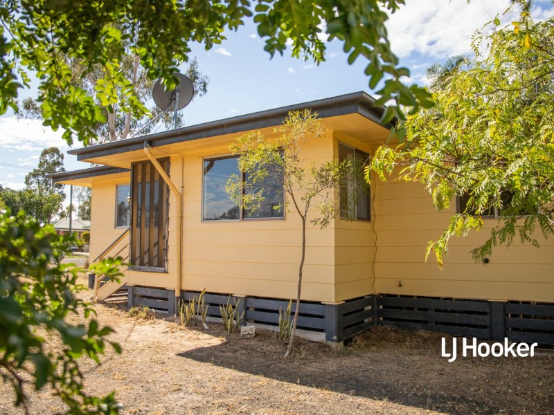 2 Holland Street, Roma QLD 4455