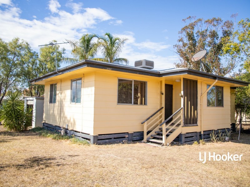 2 Holland Street, Roma QLD 4455