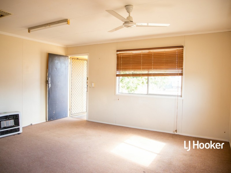2 Holland Street, Roma QLD 4455