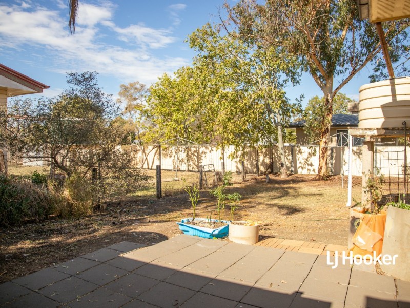 2 Holland Street, Roma QLD 4455