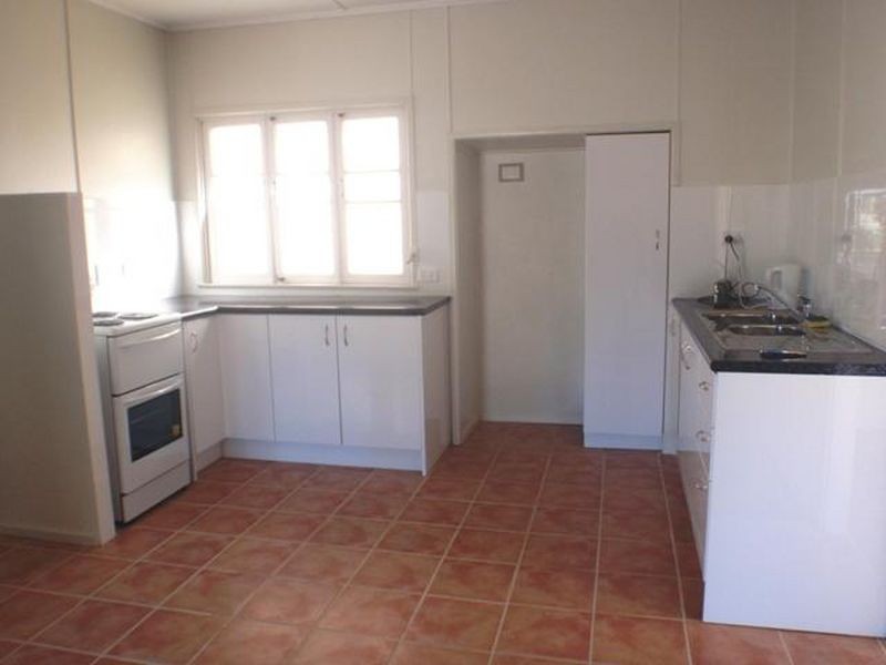 25 Charles Street, Roma QLD 4455