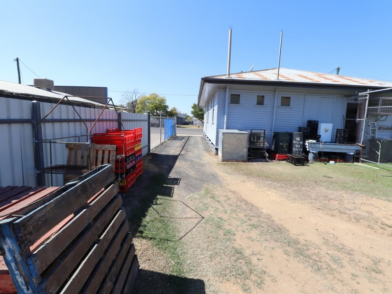 26 Hutton Street, Injune QLD 4454