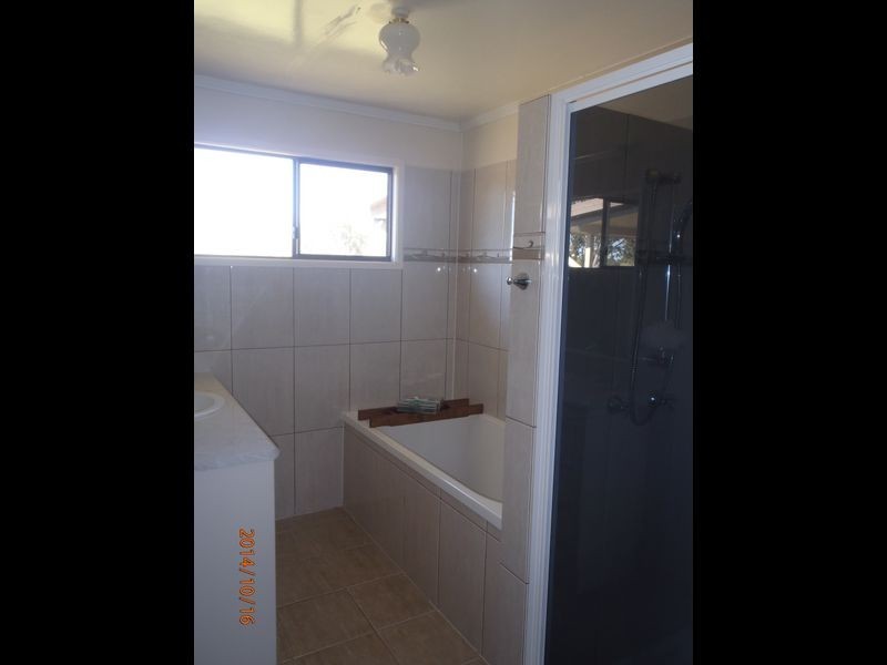 44 McPhie Street, Roma QLD 4455