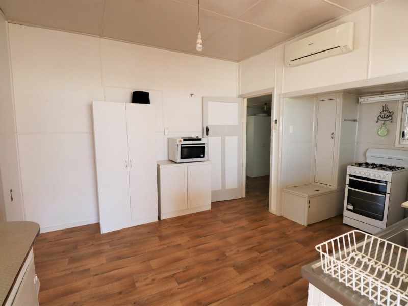 42 Annandale Street, Injune QLD 4454