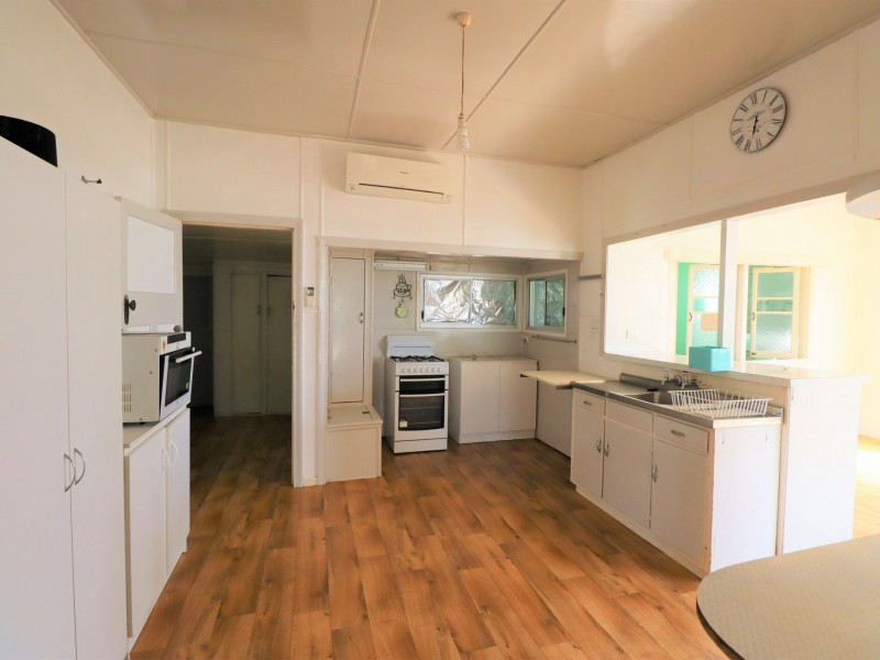 42 Annandale Street, Injune QLD 4454