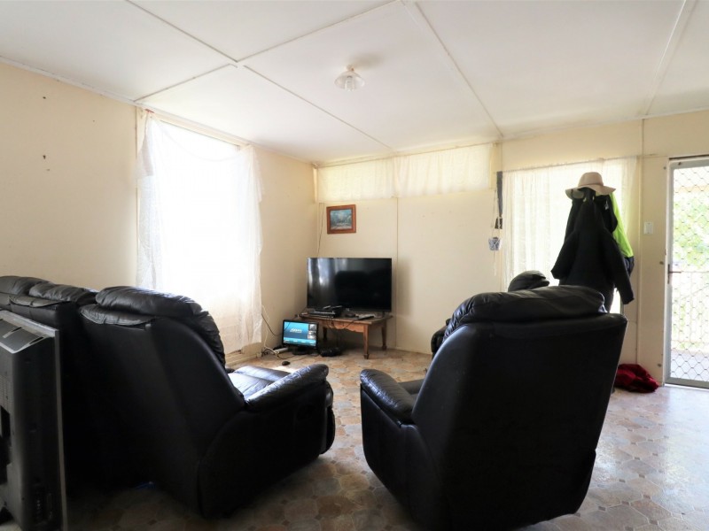 36 Coronation Street, Injune QLD 4454