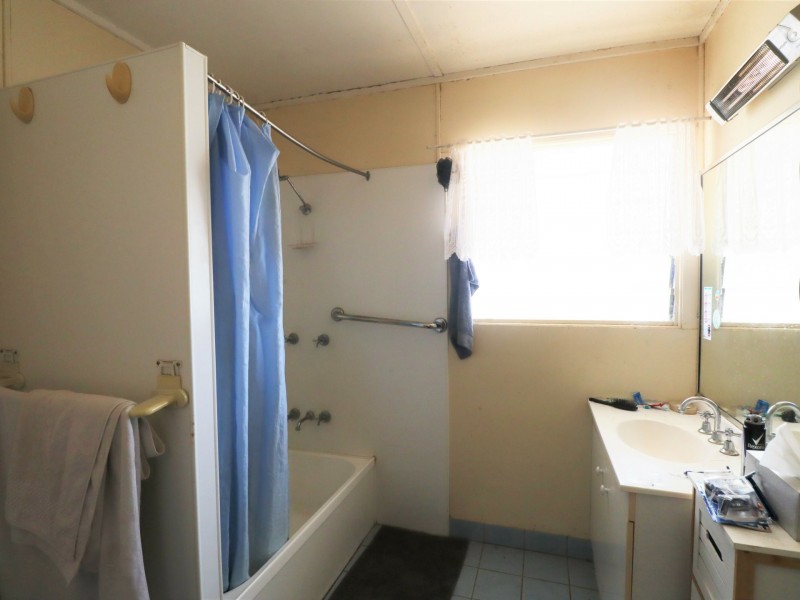 36 Coronation Street, Injune QLD 4454