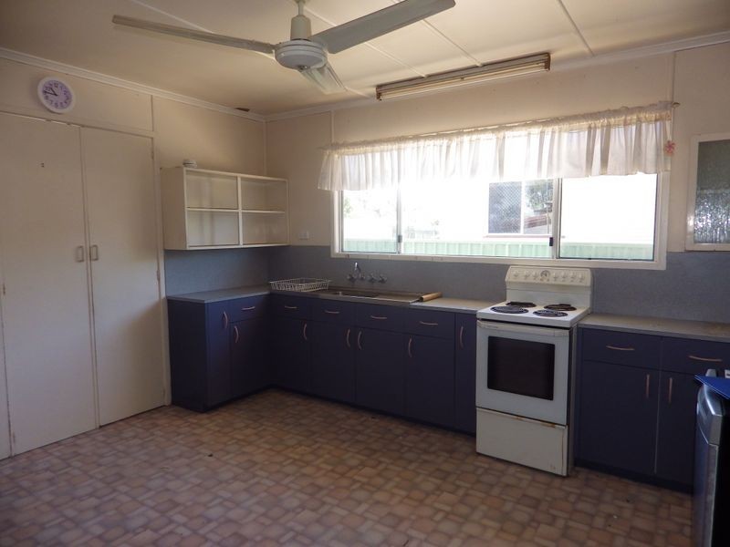 27 Jackson Street, Roma QLD 4455