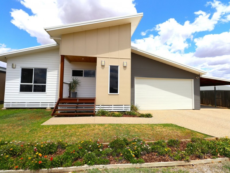 242 Upper McDowall Street, Roma QLD 4455
