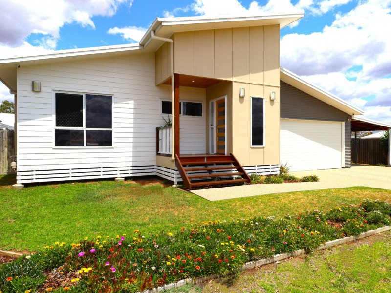 242 Upper McDowall Street, Roma QLD 4455