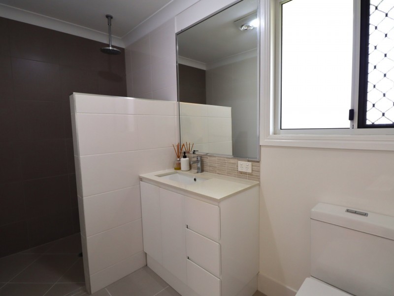 242 Upper McDowall Street, Roma QLD 4455