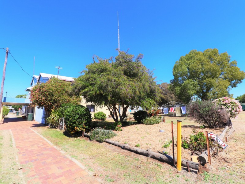 4 – 10 Station Street, Injune QLD 4454