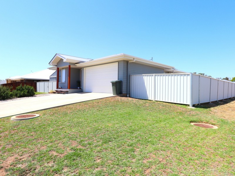 12 Wheeler Drive, Roma QLD 4455