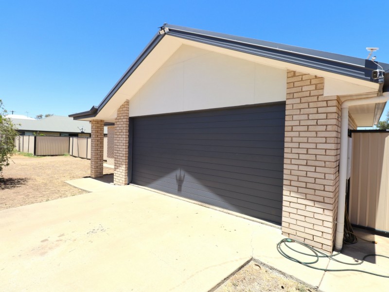 6 Beetson Drive, Roma QLD 4455