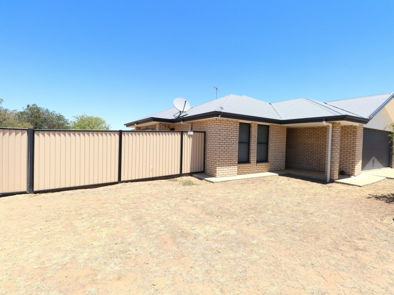 6 Beetson Drive, Roma QLD 4455