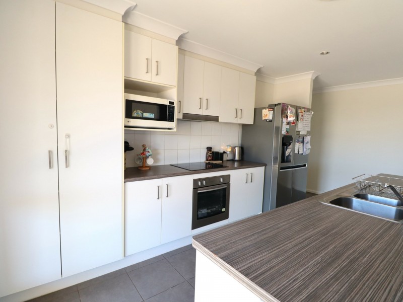 6 Beetson Drive, Roma QLD 4455