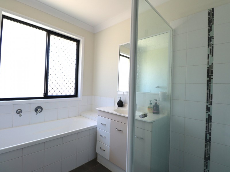 6 Beetson Drive, Roma QLD 4455