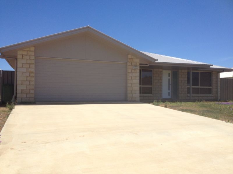 11 Edna Street, Roma QLD 4455