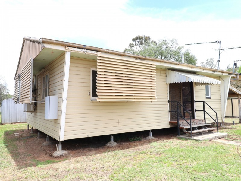 25 Charles Street, Roma QLD 4455