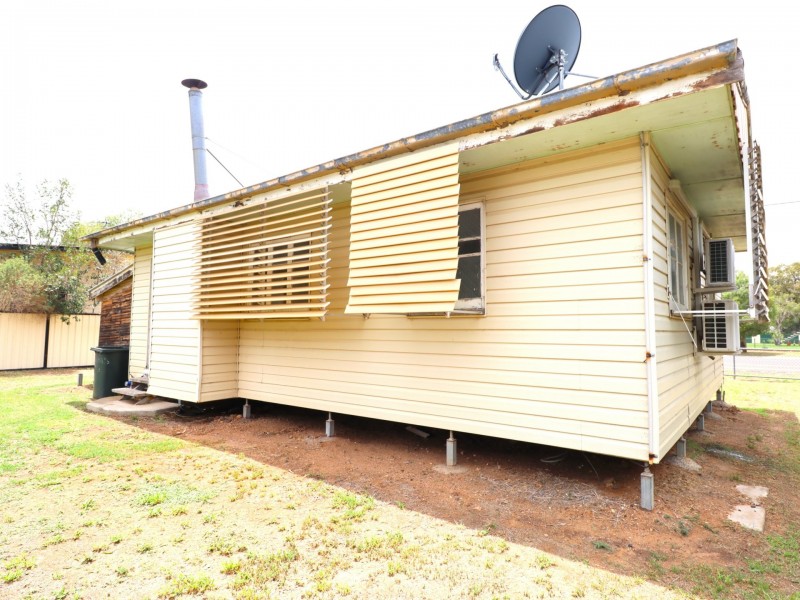 25 Charles Street, Roma QLD 4455