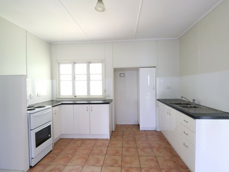 25 Charles Street, Roma QLD 4455