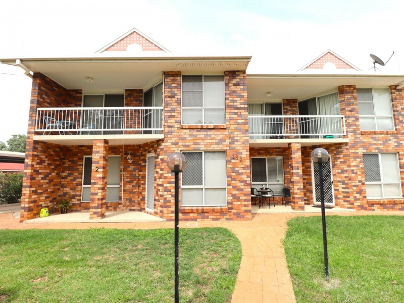 1  & 2/185 Edwardes Street, Roma QLD 4455