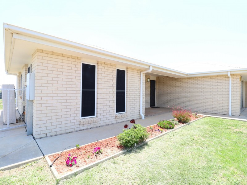 32 Beetson Drive, Roma QLD 4455