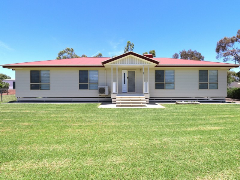 8 Baker Finch Crescent, Roma QLD 4455