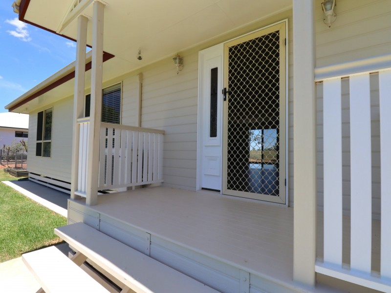 8 Baker Finch Crescent, Roma QLD 4455