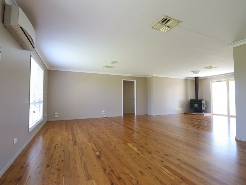 8 Baker Finch Crescent, Roma QLD 4455