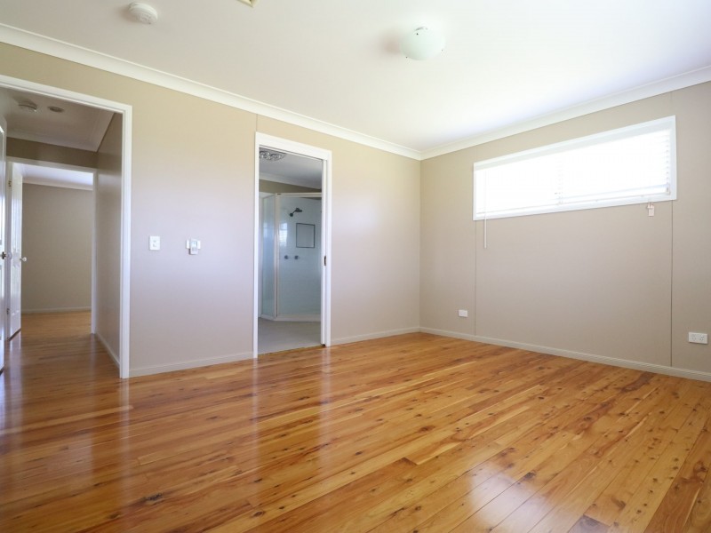 8 Baker Finch Crescent, Roma QLD 4455