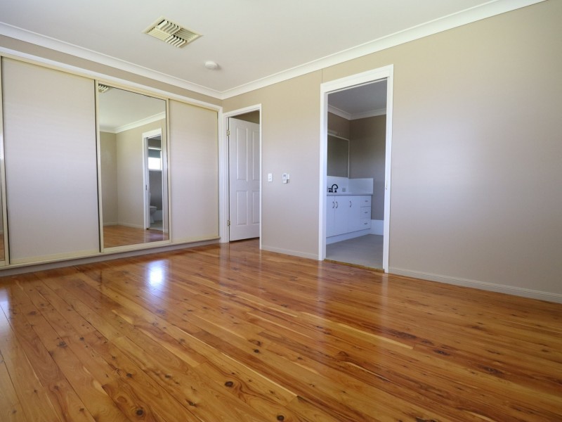 8 Baker Finch Crescent, Roma QLD 4455