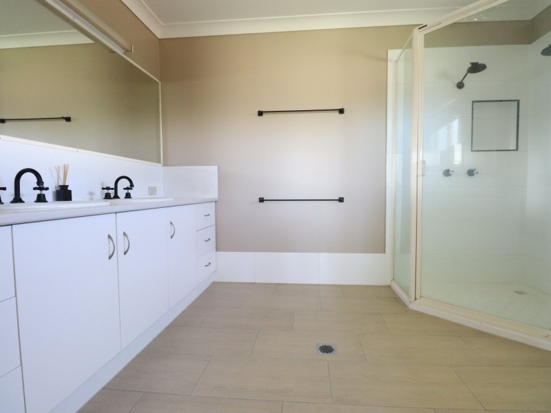 8 Baker Finch Crescent, Roma QLD 4455